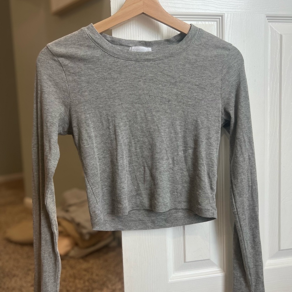 Beyond Yoga Gray Long Sleeve Crop Top